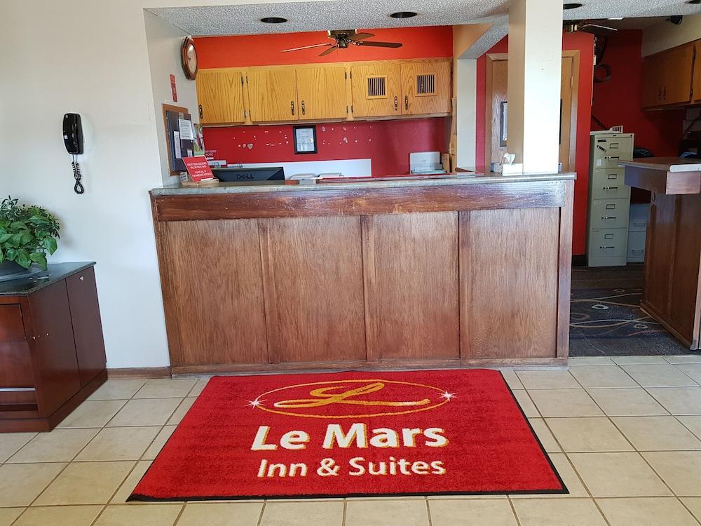 Le Mars Inn And Suites Exteriör bild