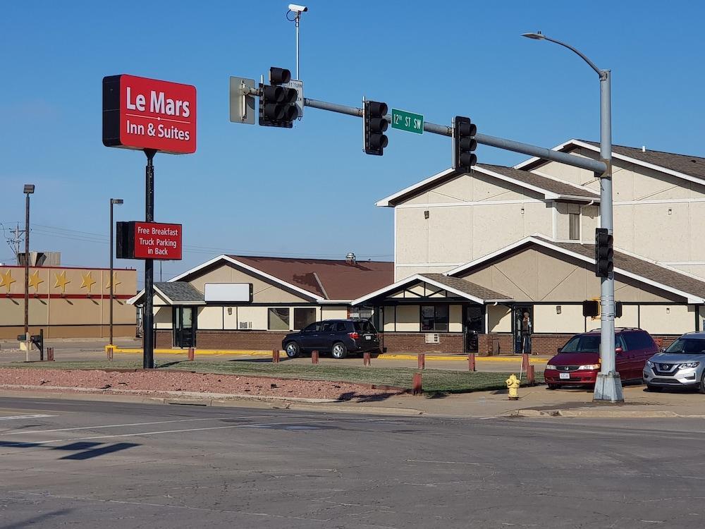 Le Mars Inn And Suites Exteriör bild